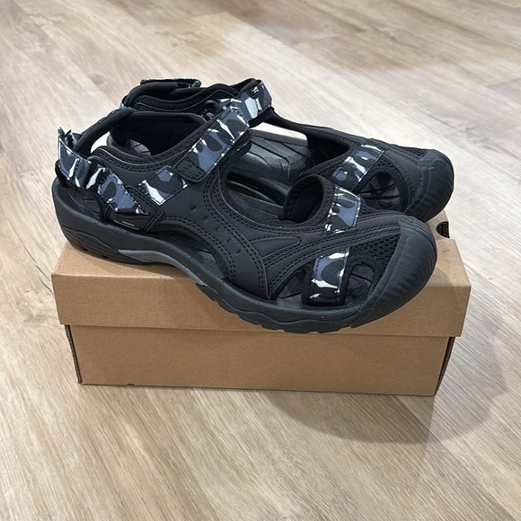 NEW Men’s Camel Crown Closed Toe Hiking Sandals main image 5